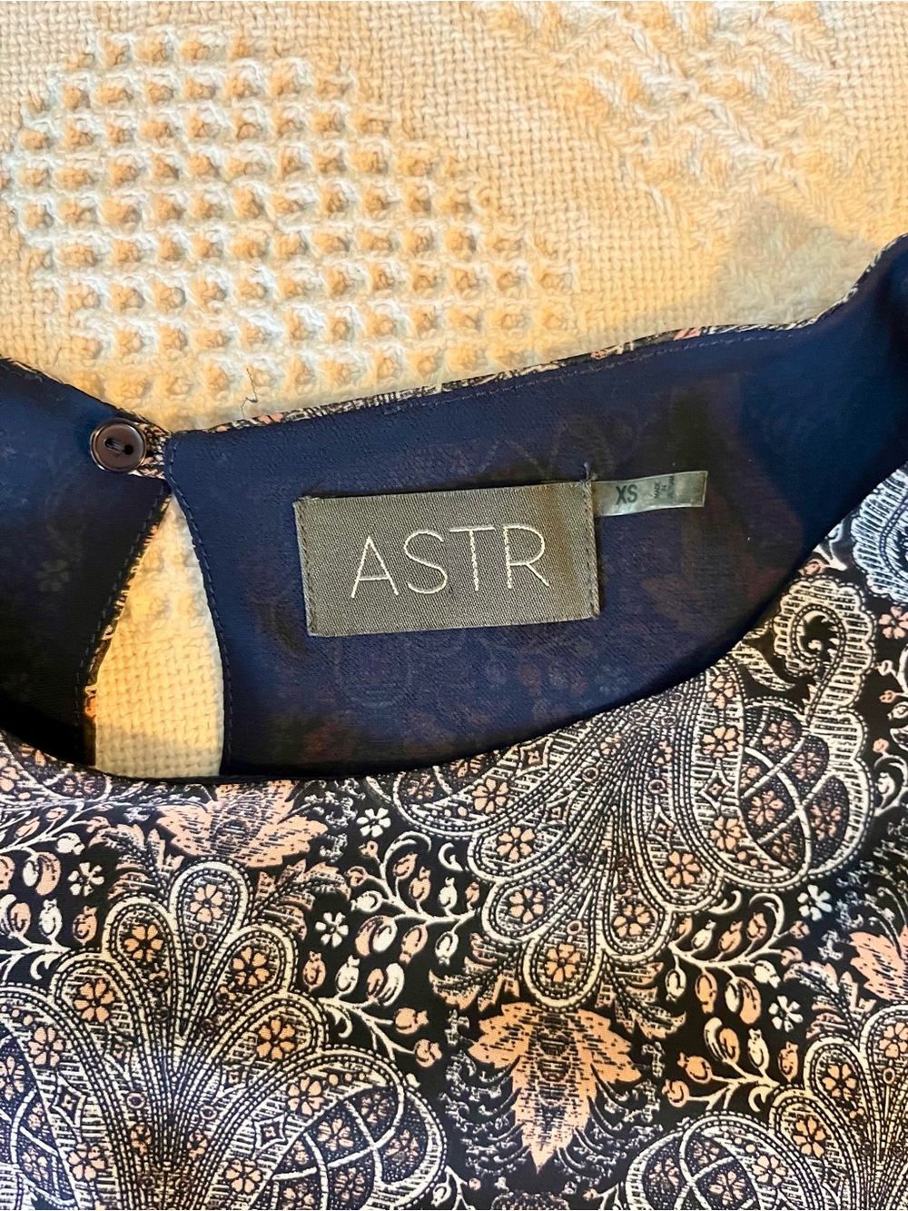 ASTR Anthro Paisley Lacey Pattern Mini Dress in Gray & Pink with Sheer Sleeves - Picture 2 of 9